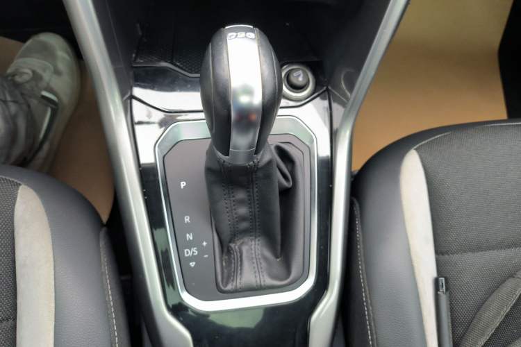 Used Volkswagen T-ROC 2018 230TSI DSG Two-Wheel Drive Advanced Version China V Standard
