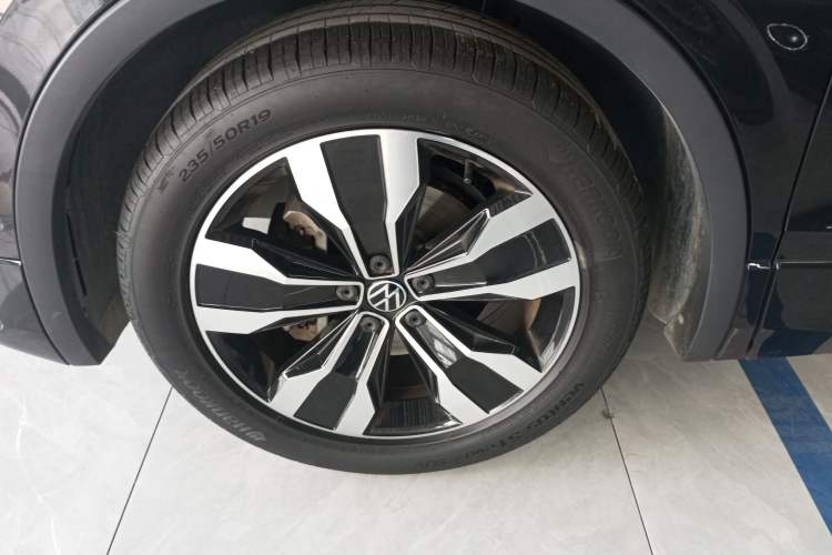 Used Volkswagen Tiguan L 2024 330TSI Automatic Two-Wheel Drive R-Line Enhanced Edition