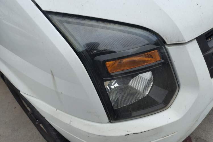 Used Ford Transit Custom 2016 2.4T Long-Wheelbase 6-Seater Mid-Roof Multi-Purpose Vehicle Right Front Headlight