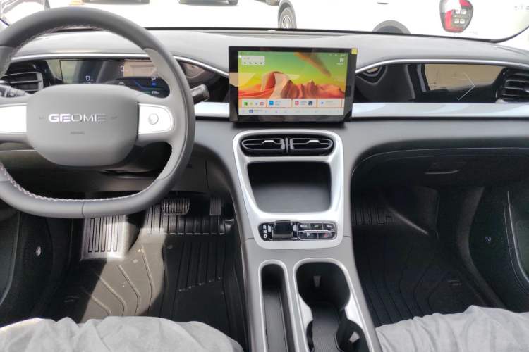 Used Geely Galaxy Geome 2026 Model 310km Youth Edition Audio And AC Panel