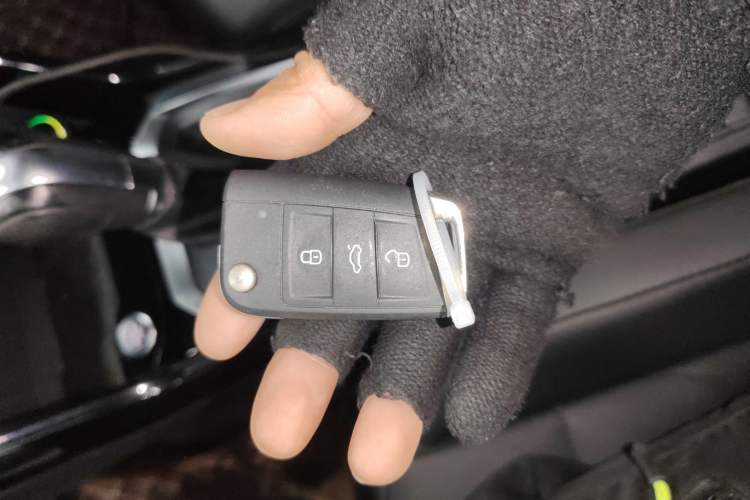 Used Volkswagen T-ROC 2021 280TSI DSG Two-Wheel Drive Comfort Connect Edition
