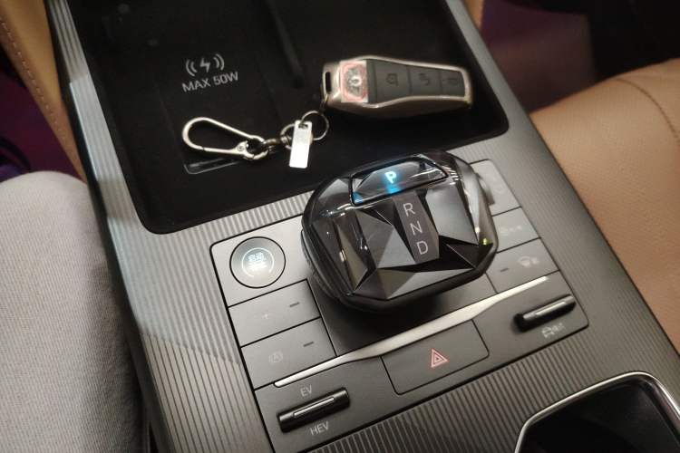 Used BYD Song L DM-i 2024 160 km Excellence Version Gear Lever