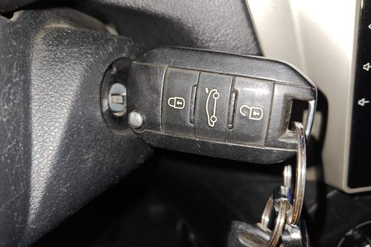 Used Citroen Elysee 2015 Zhishang Edition 1.6L Manual Fashion Model
