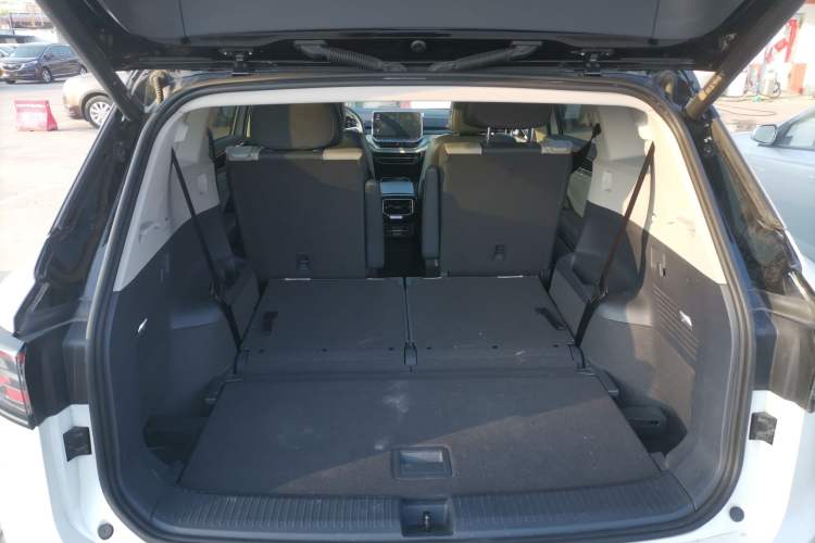 Used Volkswagen ID.6 CROZZ 2021 High-Performance PRIME Edition Trunk