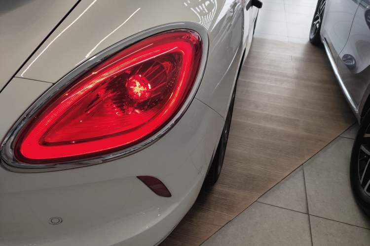 Used ORA Lightning Cat 2022 555 km Luxury Edition
