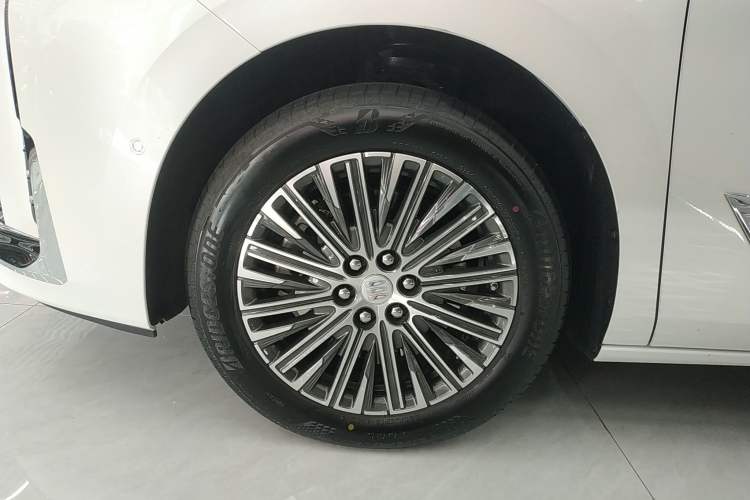 Used Buick GL8 New Energy 2024 Lu Zun Luxury Edition 7-Seater Left Front Wheel Hub