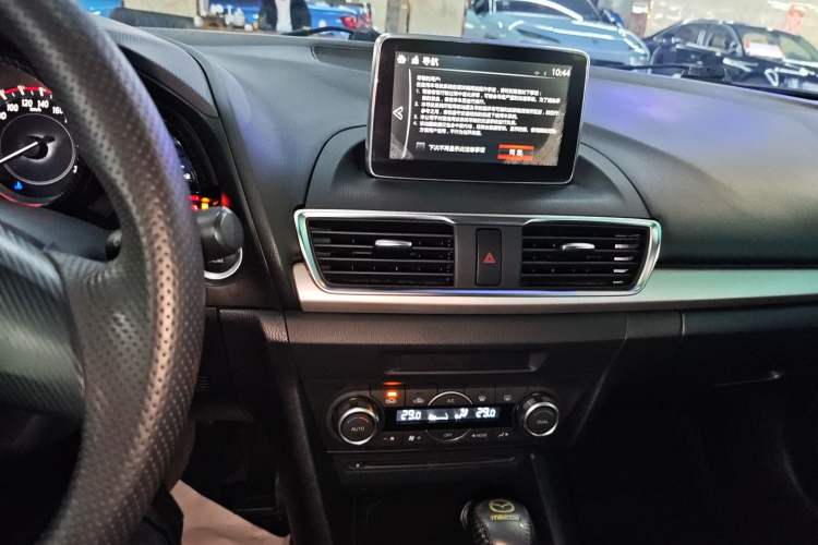 Used Mazda Mazda 3 Axela 2016 Sedan 1.5L Automatic Luxury Model
