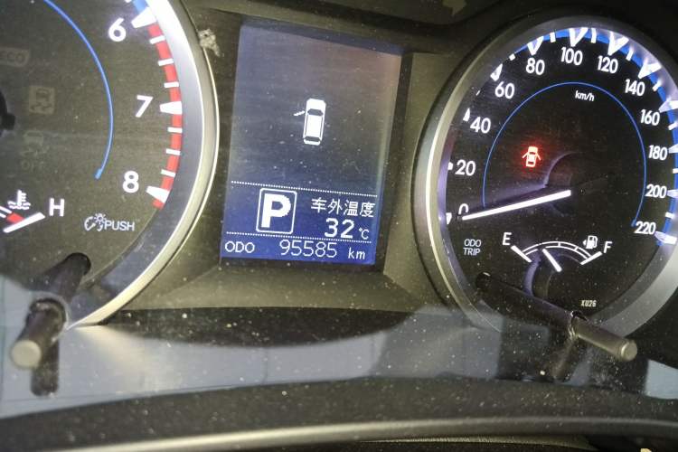 Used Toyota Highlander 2018 2.0T Four-Wheel Drive Elite Edition 7 Seats China VI Standard Odometer Close Up