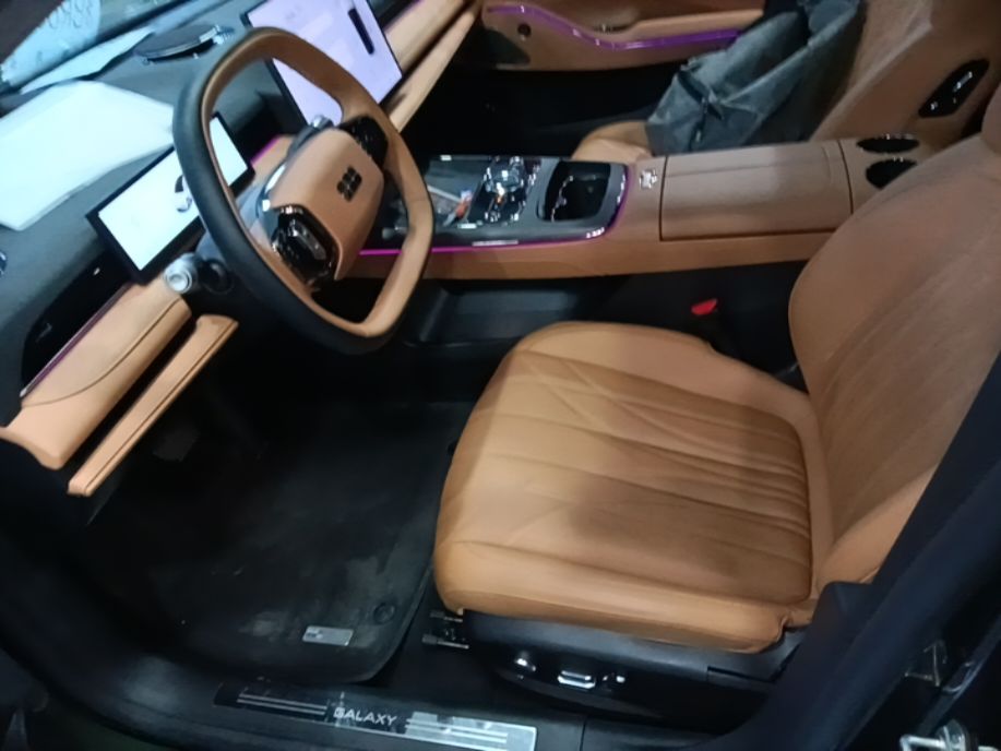Geely Galaxy 8 2025 130km EM-P Starship Edition — снимка 17