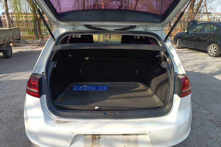 Used Volkswagen Golf 2017 1.6L Automatic Comfort Million-Vehicle Anniversary Edition