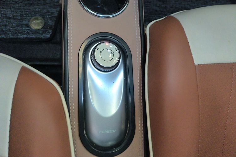 Used Wuling Hongguang MINIEV 2025 Four-Door Version Advanced Edition Gear Lever