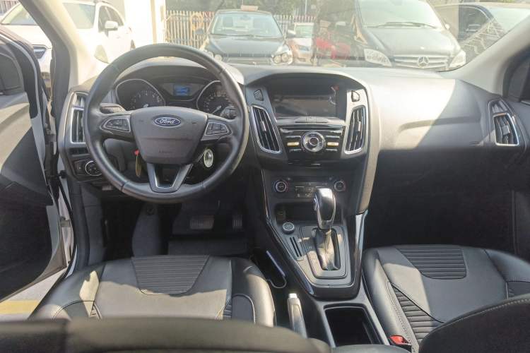 Used Ford Focus 2017 Hatchback 1.6L Automatic Fashion Edition Smart Drive Version
