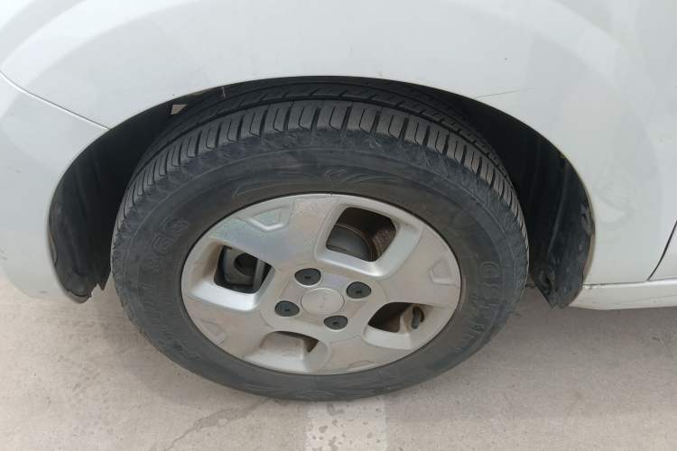 Used Roewe Clever 2021 302 km New Four-Seater Super-Efficient Version Left Front Wheel Hub