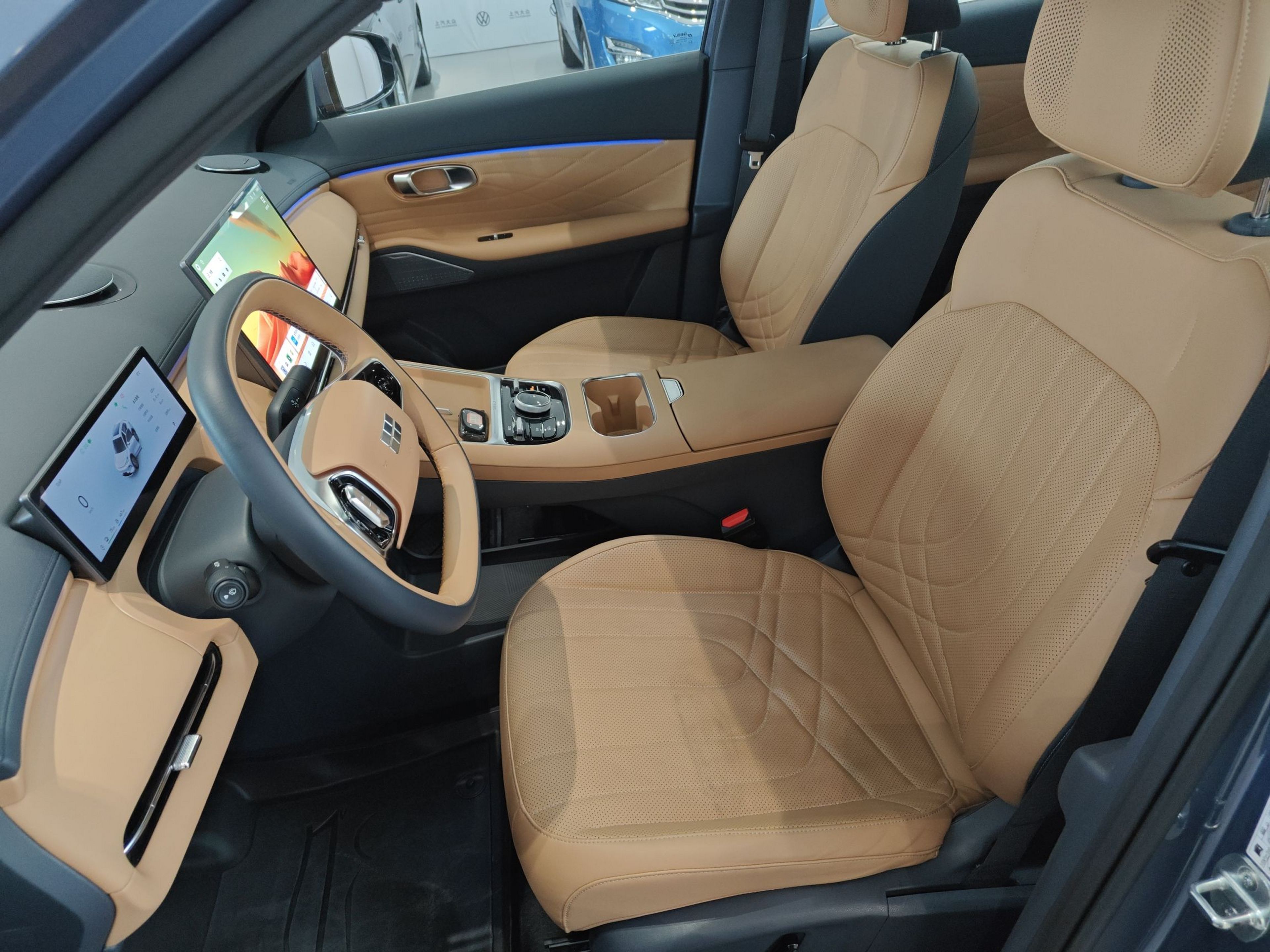 المقاعد الأمامية داخل السيارة