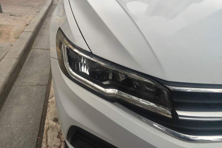 Used Volkswagen Bora 2019 1.5L Automatic Fashion Model Right Front Headlight