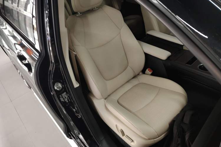 Used Toyota Granvia 2023 2.5L Hybrid Prestige PLUS Edition
