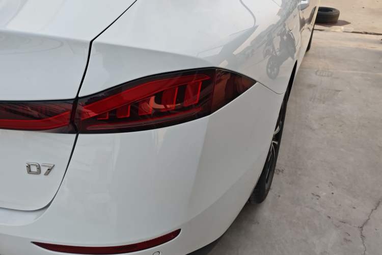 Used Roewe D7 2023 DMH 125km Superior Edition
