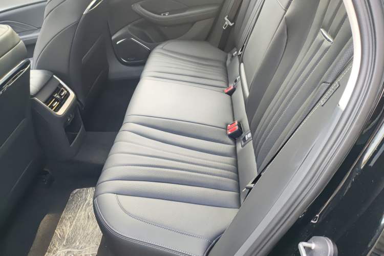 Used Hongqi H5 2024 2.0T Automatic Smart Connect Flagship Edition Left Rear Seat