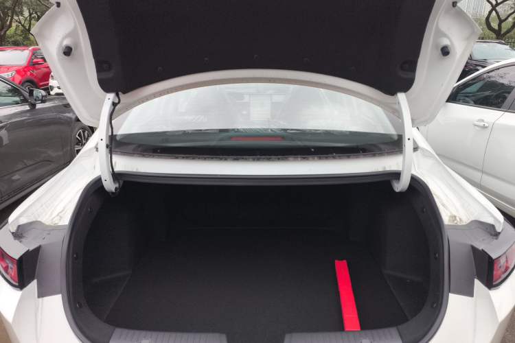 Used CHANGAN Eado 2025 Blue Whale 1.5T 500Bar Prestige Model
