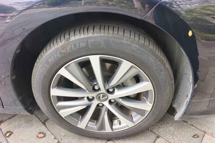 Used Lexus ES 2018 300h Premier Edition China VI Standard