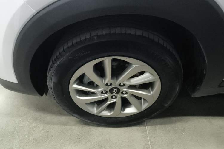 Used Hyundai Tucson 2018 1.6T Dual-Clutch Two-Wheel Drive 15th Anniversary Special Edition Exterior 4
