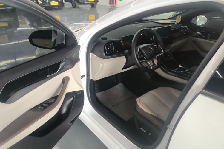 Used BYD Qin PLUS 2023 Champion Edition DM-i 120KM Excellence Model
