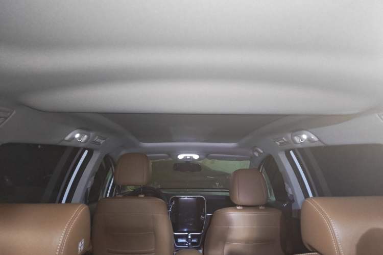 Used BYD Song MAX 2018 1.5T Automatic Smart Connect Luxury 6-Seater Headliner