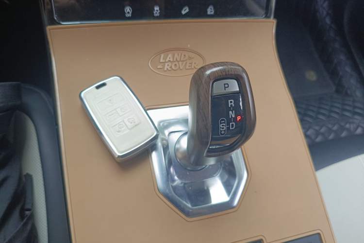 Used Land Rover Range Evoque 2021 Range Rover Velar 249 PS R-Dynamic S Performance Edition