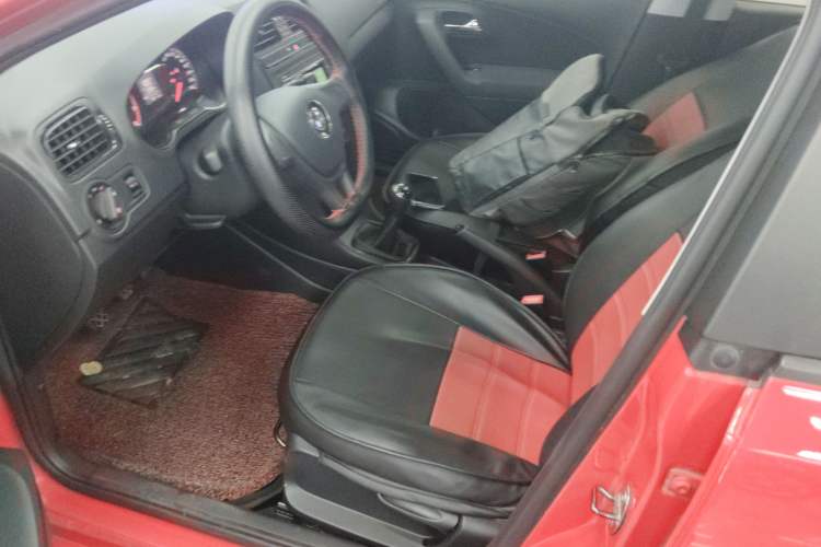 Used Volkswagen Polo 2016 1.4L Manual Fashion Model Left Front Seat