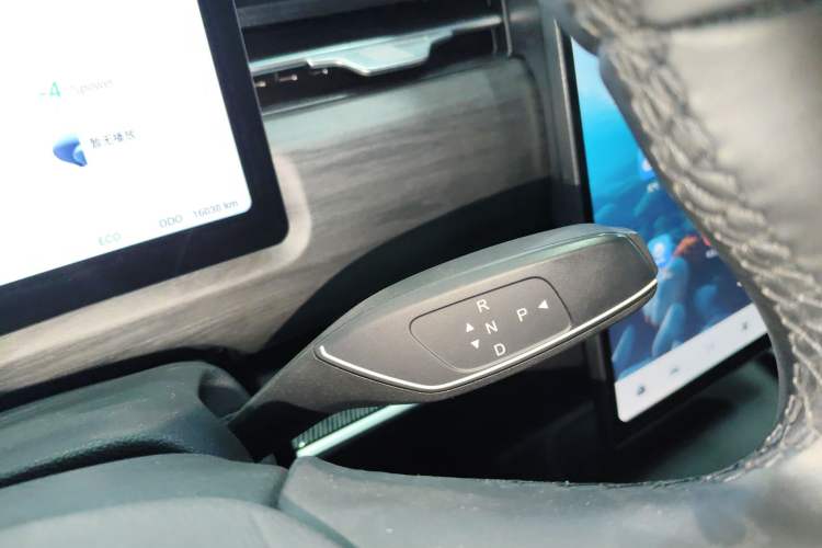 Used Chery Tiggo 7 C-DM 2025 1.5T 120KM Luxury Trim Gear Lever