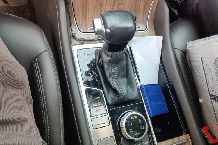 Used Roewe RX8 2018 30T Smart Connectivity Four-Wheel Drive Flagship Edition
