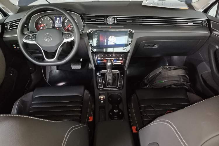 Used Volkswagen Magotan 2020 330TSI DSG Leading Model Center Console