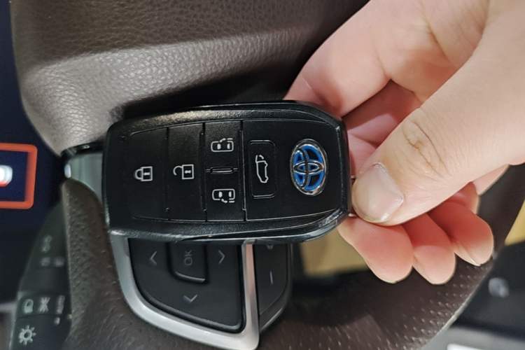 Used Toyota Granvia 2022 2.5L Hybrid Flagship Edition Vehicle Key