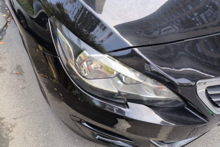 Used Peugeot 408 2014 1.8L Automatic Luxury Edition Right Front Headlight