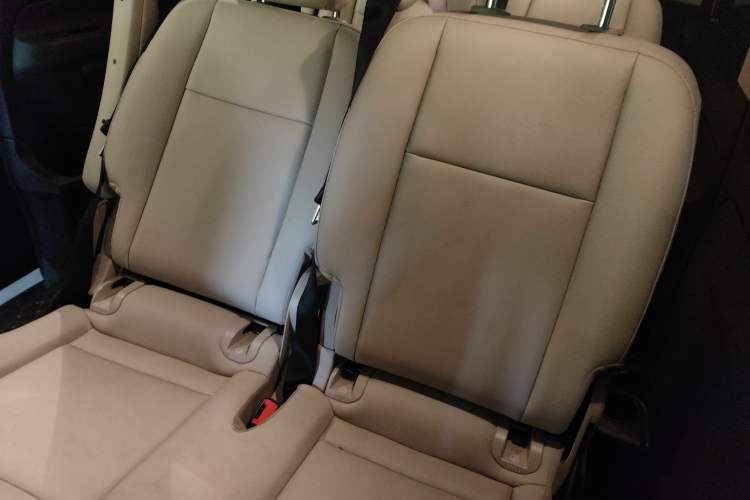 Used Mercedes-Benz Vito 2024 2.0T Elite Version 9 Seats Left Rear Seat