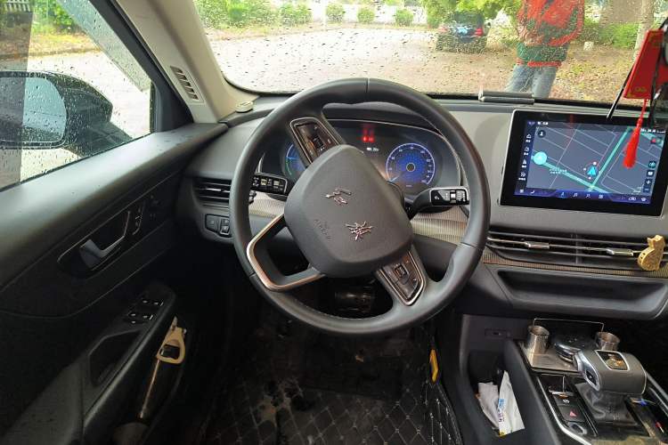 Used Hongqi E-QM5 2022 431 km Charge & Enjoy Edition