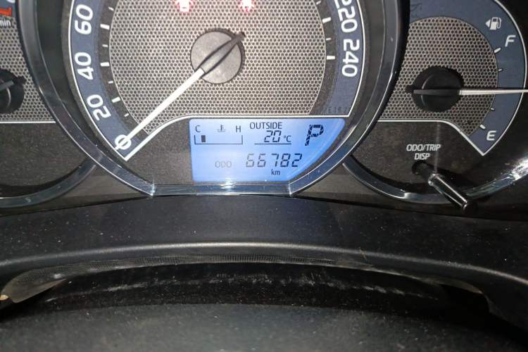 Used Toyota Corolla 2017 1.2T CVT GL Odometer Close Up