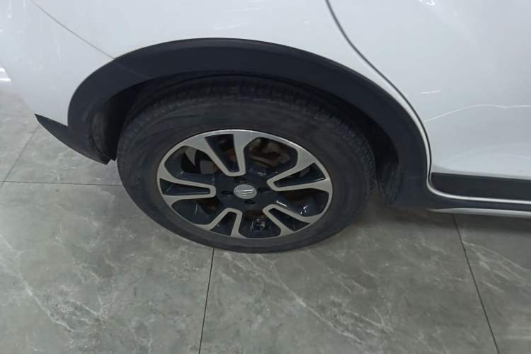 Used Geely Auto Vision X3 2017 1.5L Automatic Elite Model Right Rear Wheel Hub