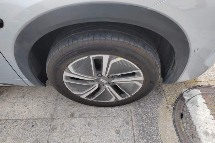 Used Geely Galaxy Xingjian 7 EM-i 2026 Model 135km Leading Edition Right Front Wheel Hub