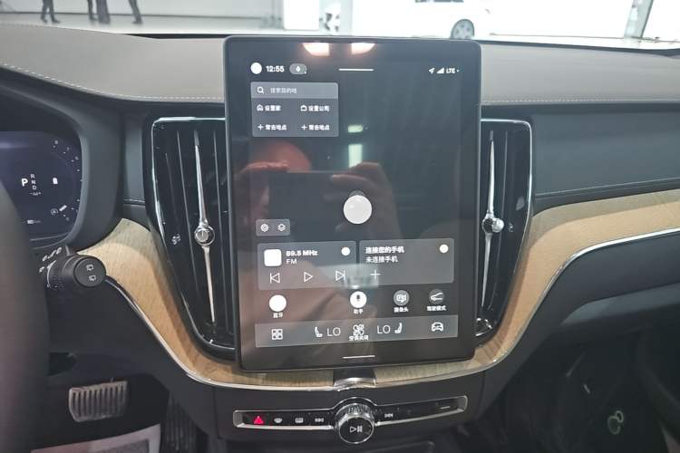 Used Volvo XC60 2026 B5 4x4 Smart Luxury Edition Audio And AC Panel