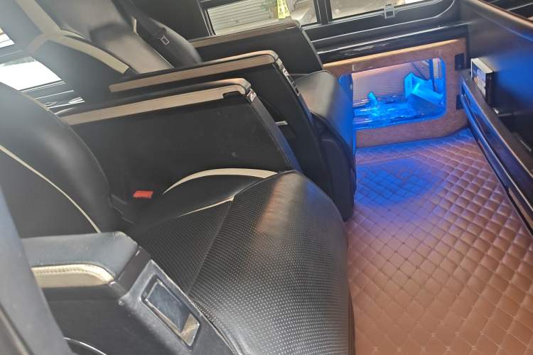 Used GMC SAVANA 2013 5.3L four-wheel-drive Leader Edition