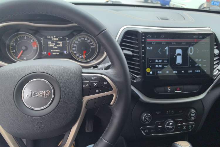 Used Jeep Cherokee 2016 2.4L Leading Edition Center Console