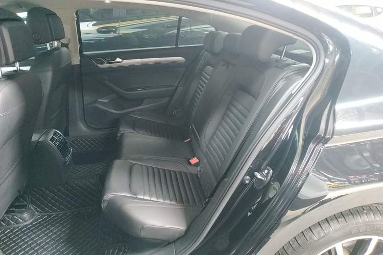 Used Volkswagen Magotan 2019 330TSI DSG Leading Edition China V Standard Left Rear Seat