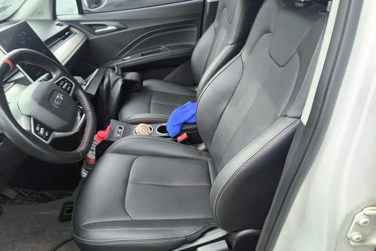 Used NETA V 2021 Long-Range Entertainment Edition Upgrade Model Left Front Seat