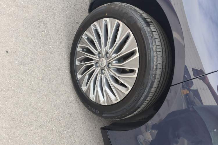 Used Buick L7 2025 Model Aivia