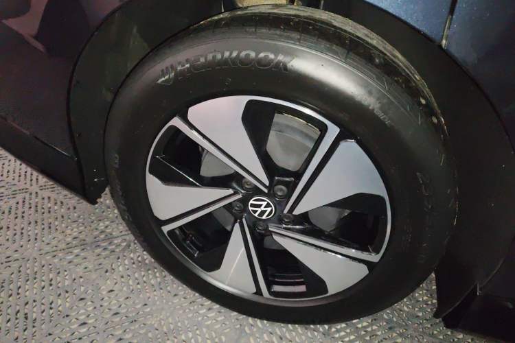 Used Volkswagen ID.7 VIZZION 2024 AIR model Right Rear Wheel Hub