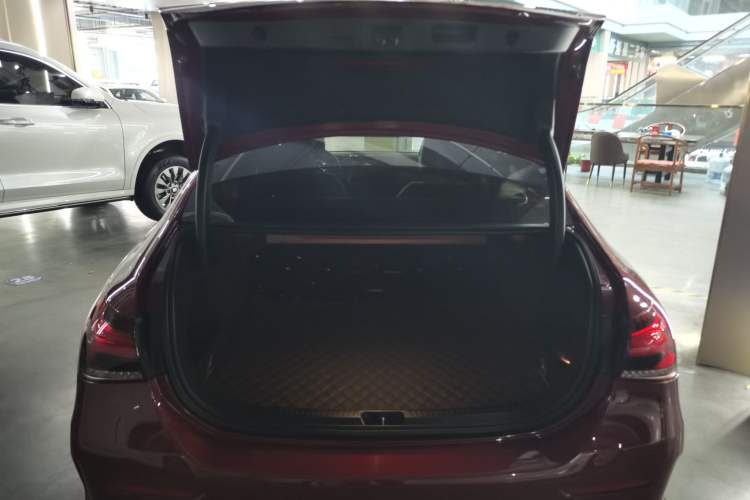 Used Mercedes-Benz A-Class 2022 Revised Version A 200 L Sport Sedan Fashionable Style
