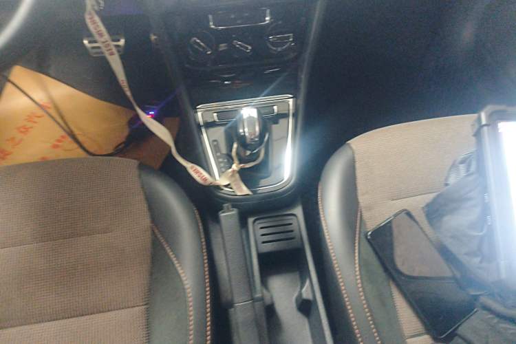 Used Volkswagen C-TREK 2018 1.5L Automatic Comfort Model Gear Lever