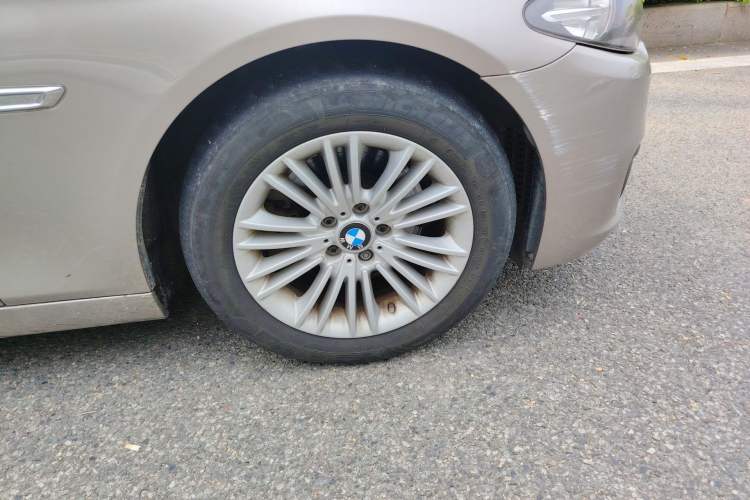 Used BMW 5 Series 2014 525Li Leading Model
