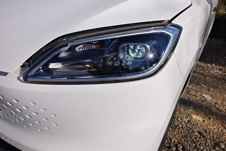 Used Wuling Hongguang New Energy 2025 Extended-Range Hybrid 50 km Utility Version Left Front Headlight